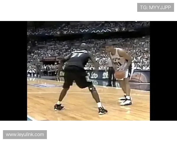 加内特抢板防守拉开与邓肯风格差距