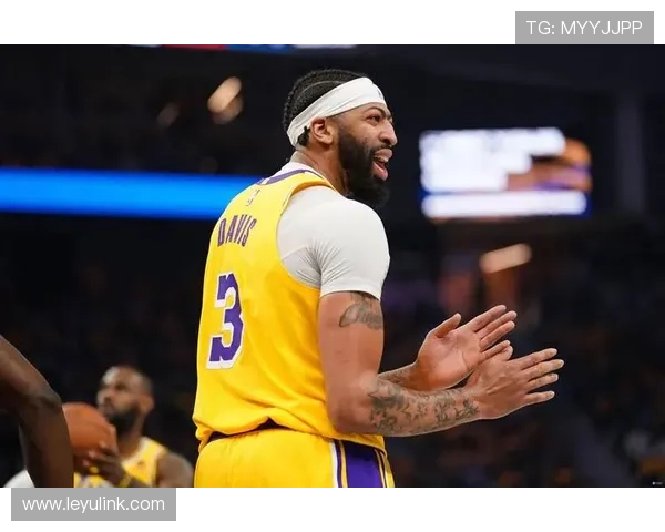 安东尼·戴维斯挡拆换防胜过上季，篮下效率回升