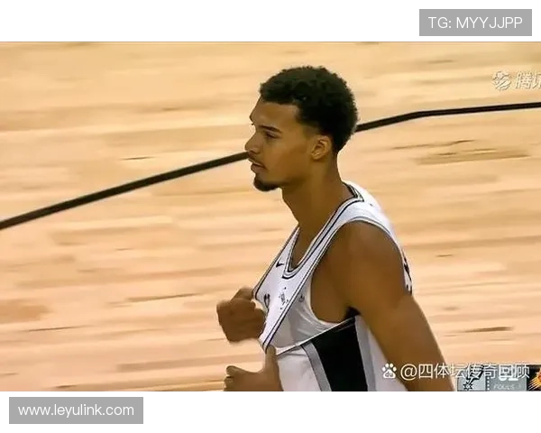 维克托文班亚马挡拆制造优势 拉开防守空间助力高效得分