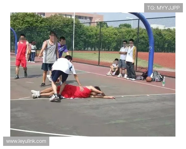 篮球身体接触判罚规则全解析：如何正确理解场上对抗